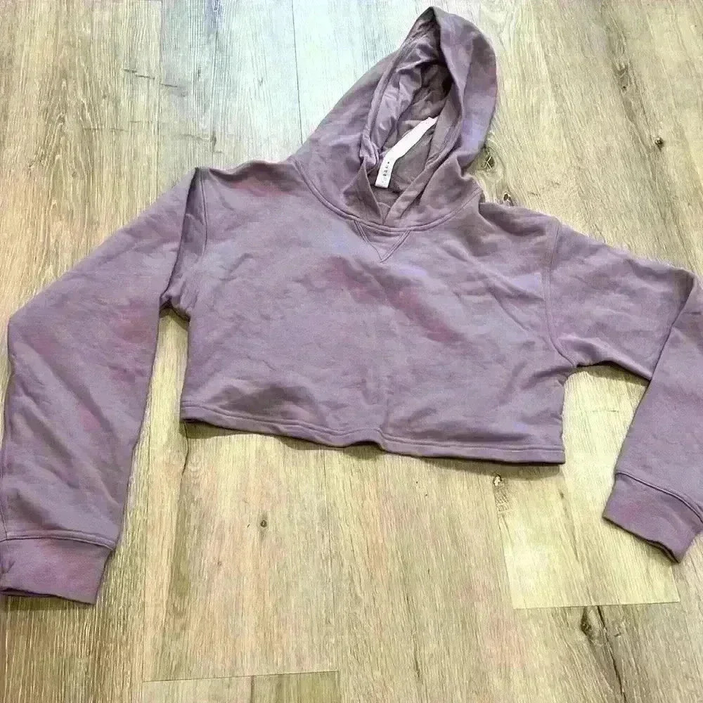 Lululemon purple/ lavender cropped hoodie